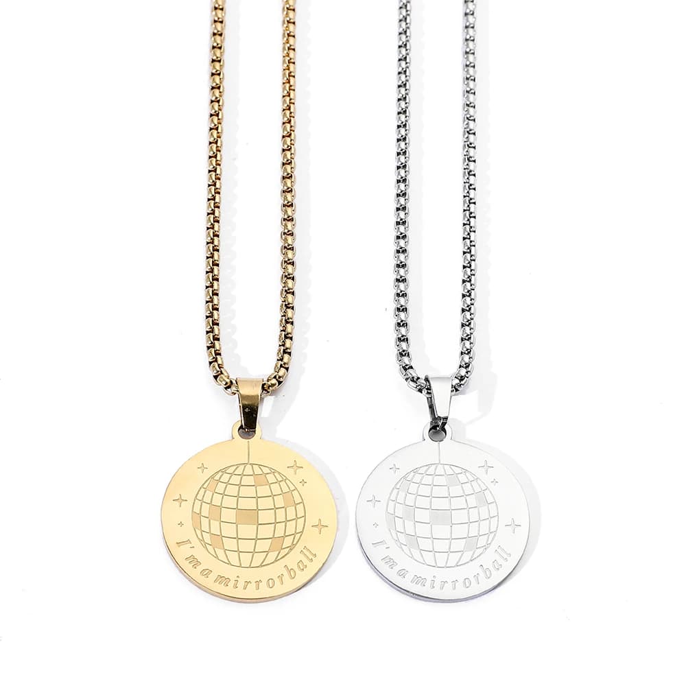 Collier gravé avec carte du monde – Pendentif rond