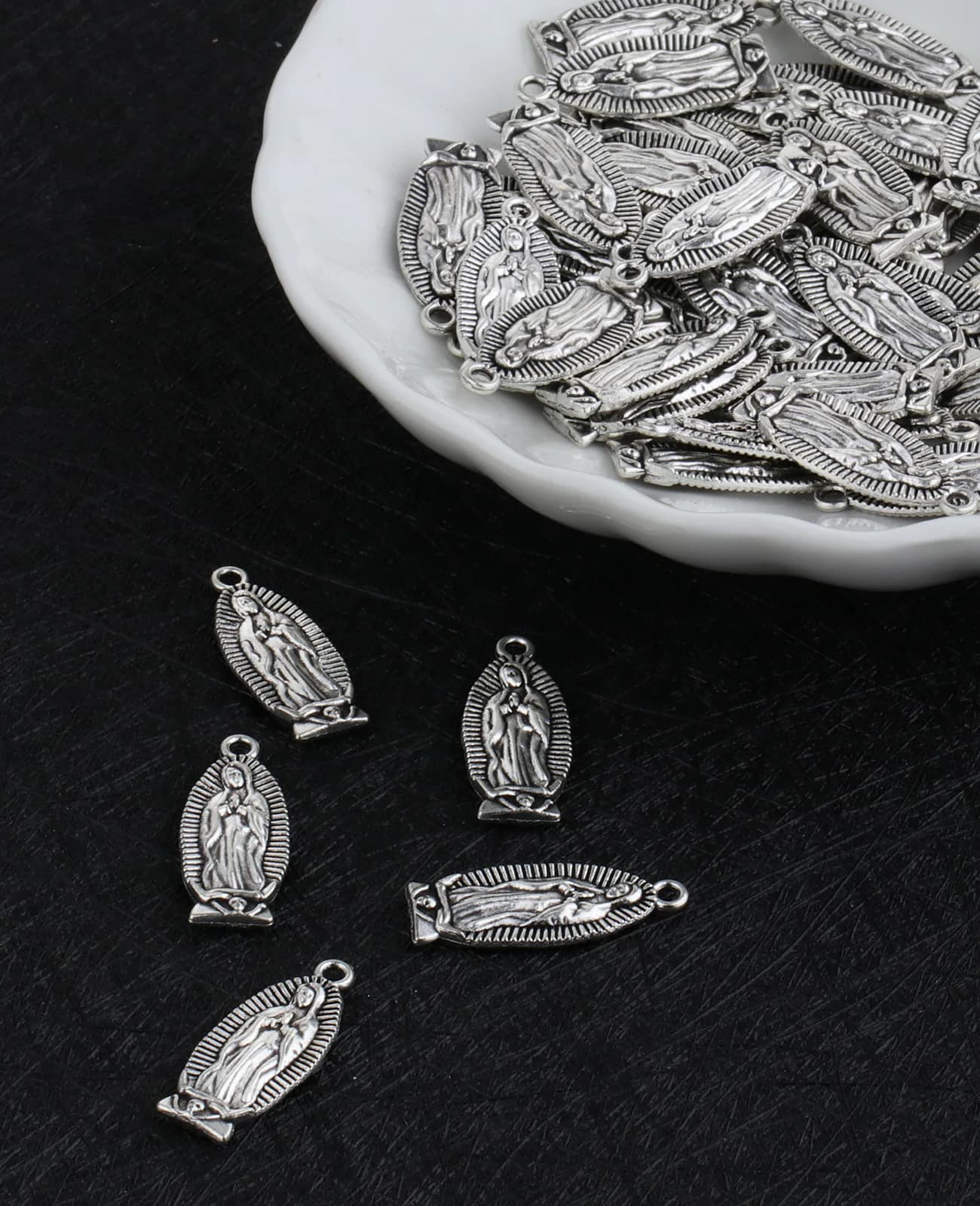 Diyalo 50pcs Notre-Dame De Guadalupe médailles pendentif Antique métal vierge marie charme pour collier à faire soi-même fabrication de bijoux