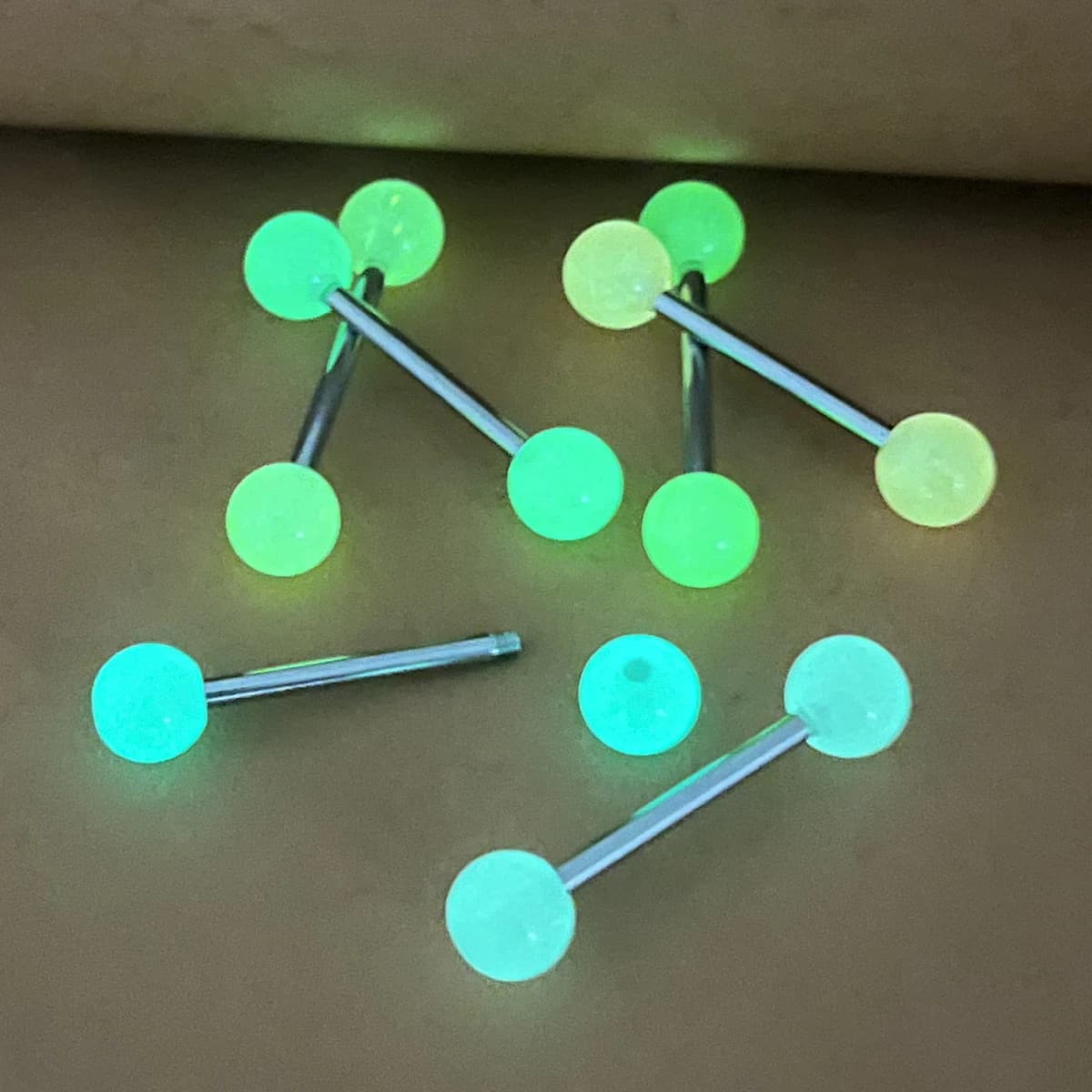 Piercing de langue lumineux en acrylique, 6 pièces, bijoux Sexy pour femmes et hommes, barre en acier inoxydable 14G, anneaux de langue qui brillent dans l'obscurité, clou d'haltère