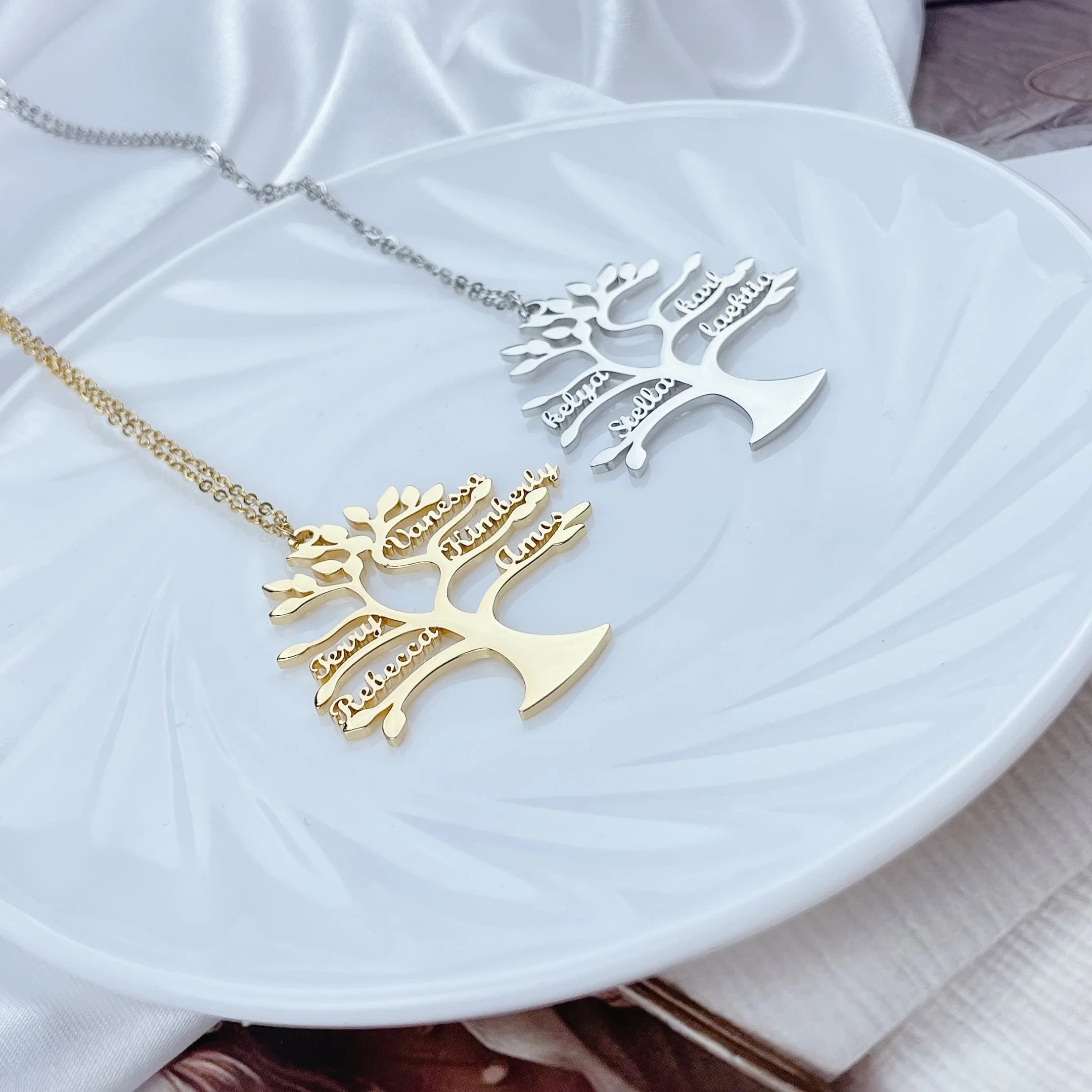 Collier arbre de vie personnalisé avec 1 à 6 noms