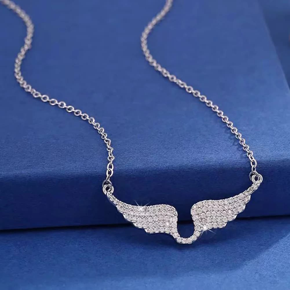 Collier élégant avec pendentif aile d'ange
