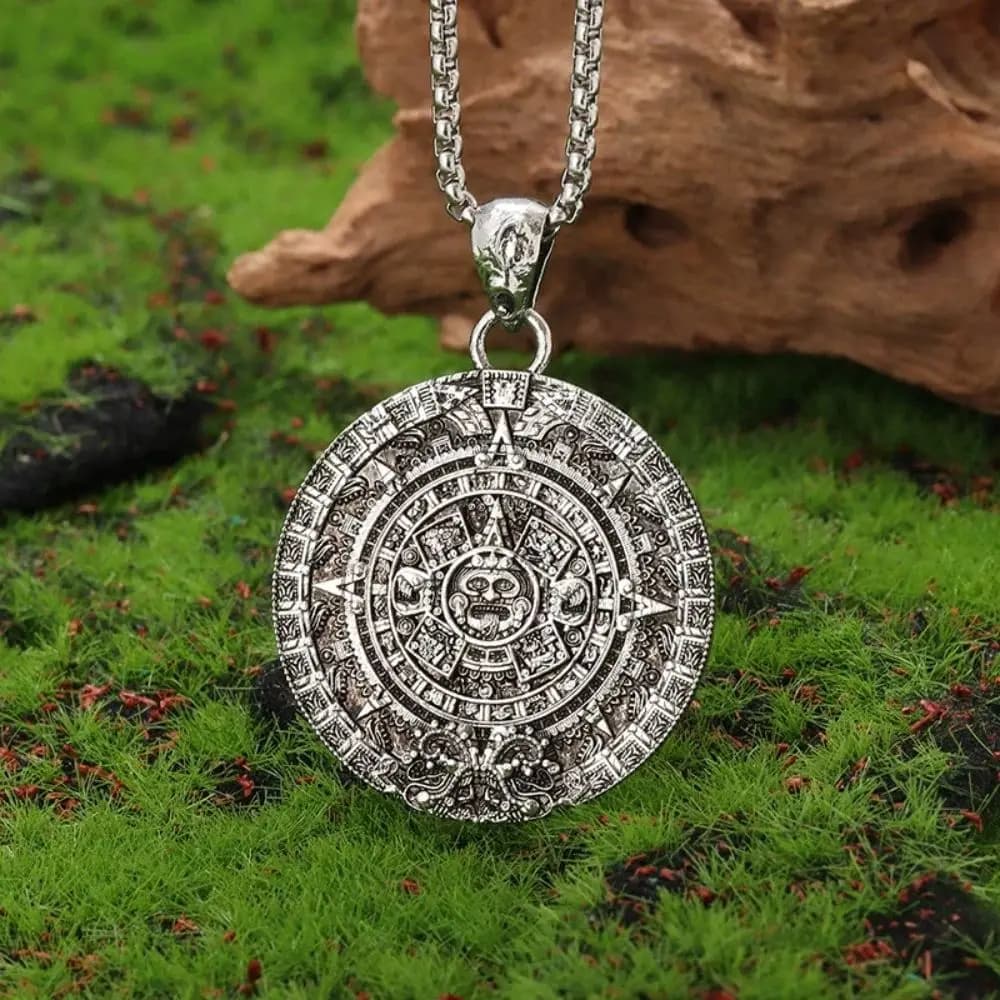 Collier pendentif rond avec calendrier solaire Vintage, bijoux quotidiens pour hommes, colliers de fête à la mode pour hommes et femmes, cadeaux