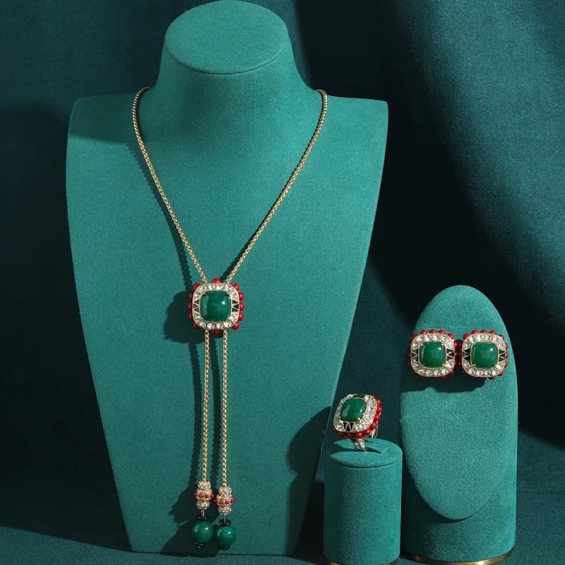 Parure de bijoux vintage en agate verte et rouge, collier pendentif, bague, boucles d'oreilles, plaqué or, strass, marques de luxe, cadeau de festival