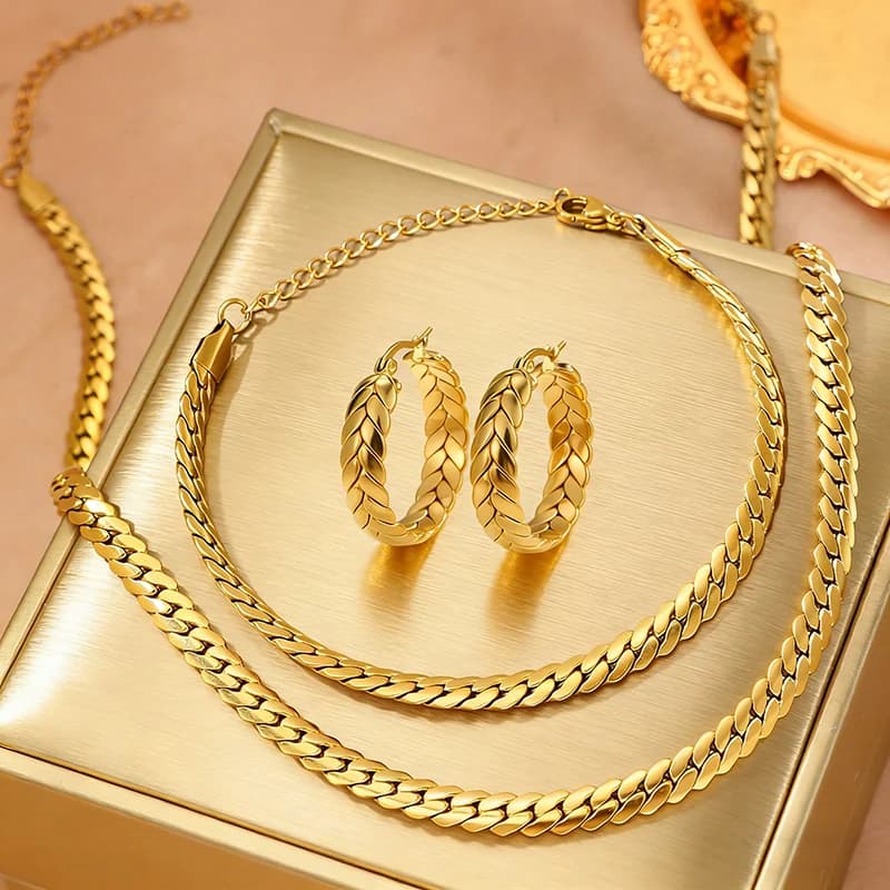 Ensemble de bijoux tressés dorés tendance, collier chaîne cubaine, bracelet et boucles d'oreilles créoles, bijoux fantaisie étanches pour femme