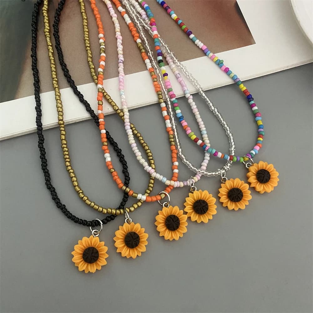 Collier ras du cou court en perles de rocaille colorées
