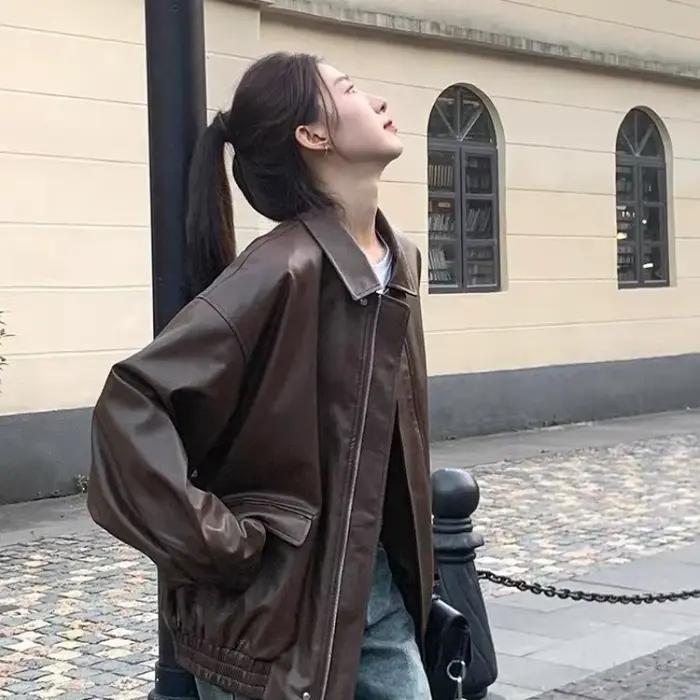 Blouson en similicuir marron pour femme, nouveau style automne 2026, coupe ample, style motard vintage américain