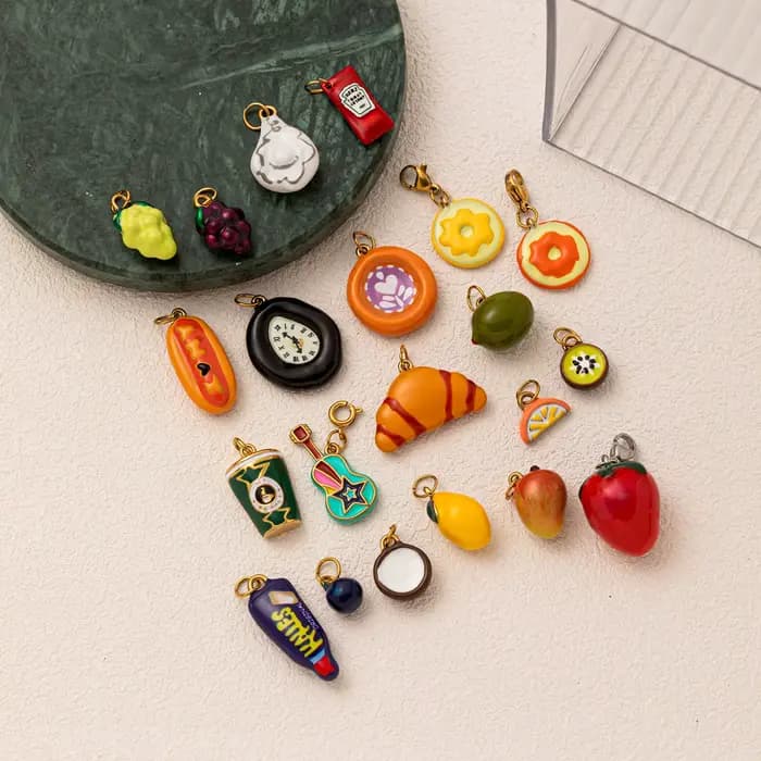Niche mode nouvelle série alimentaire Qingti fraise croissant raisin bricolage pendentif breloques pour bijoux