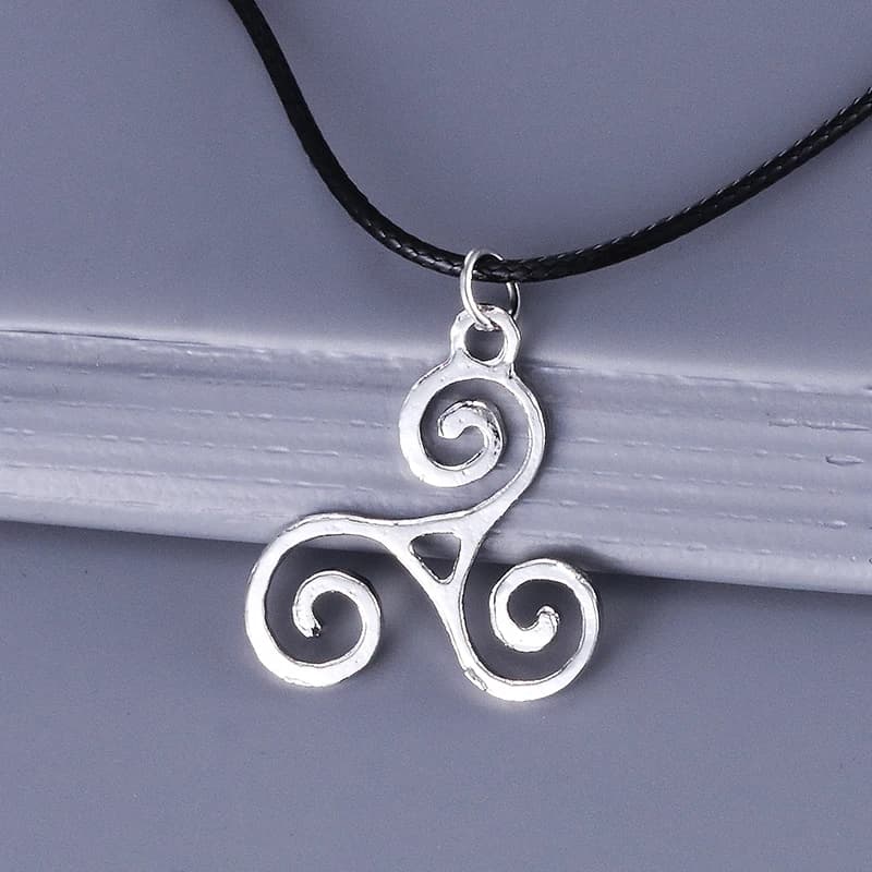Mode charme adolescent loup Triskele collier Triskelion Allison Argent bijoux cadeaux