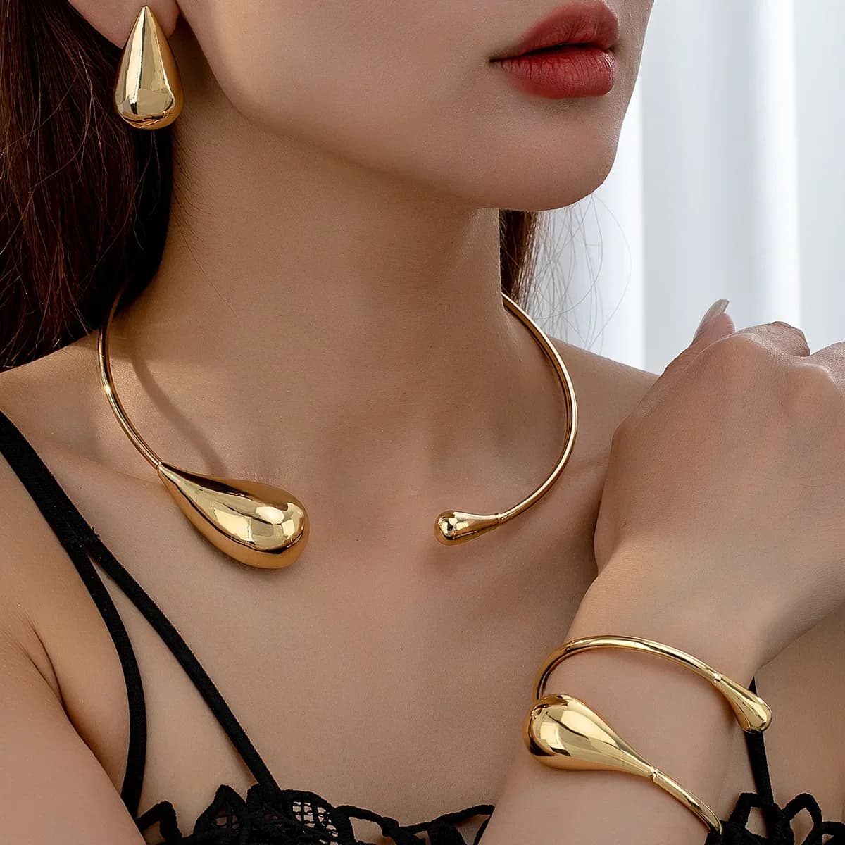 Ensemble de bijoux de style européen, collier, bracelet et boucles d'oreilles en forme de goutte d'e