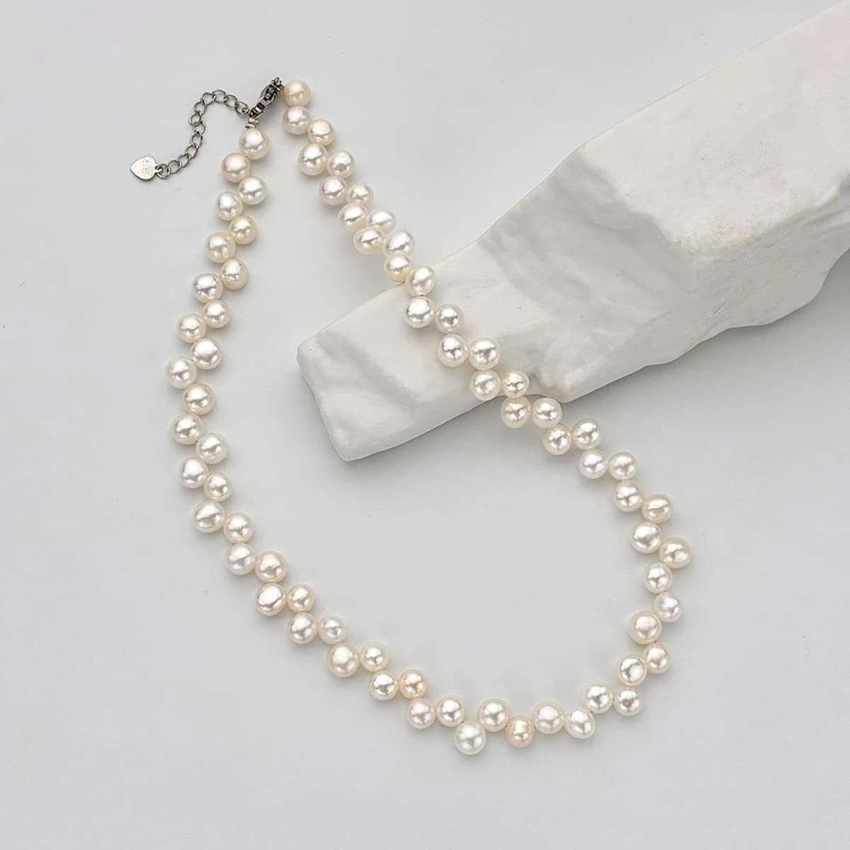 Collier ras du cou en perles d'eau douce naturelles pour femmes et filles, cadeau exquis et populair