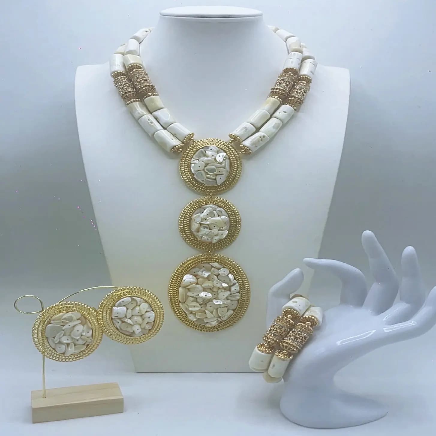 Ensemble de bijoux traditionnels africains en perles de corail pour mariage nigérian