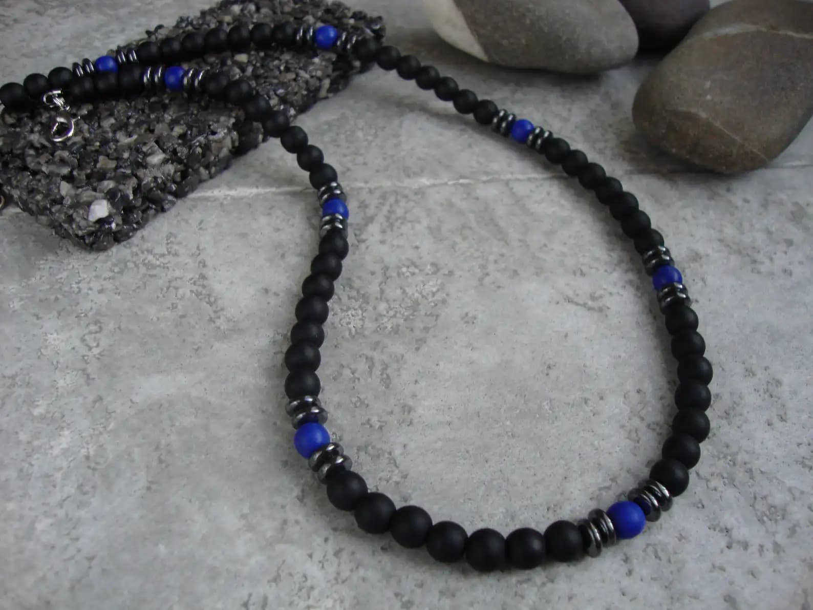 Collier de perles en hématite pour hommes, bijoux en pierre de lave noire