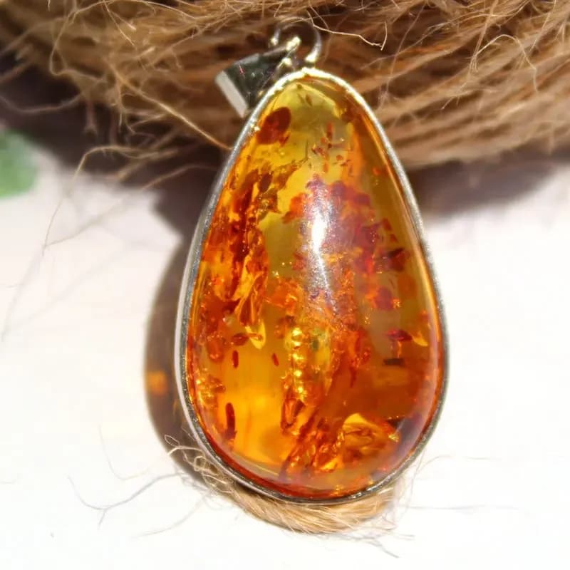 Pendentif de collier en forme de larme, pierre précieuse d'ambre naturelle de haute qualité