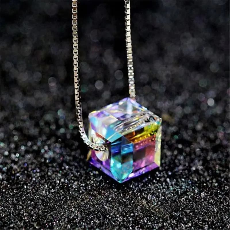 Collier pendentif en cristal carré Aurora coloré pour femme, bijoux fantaisie