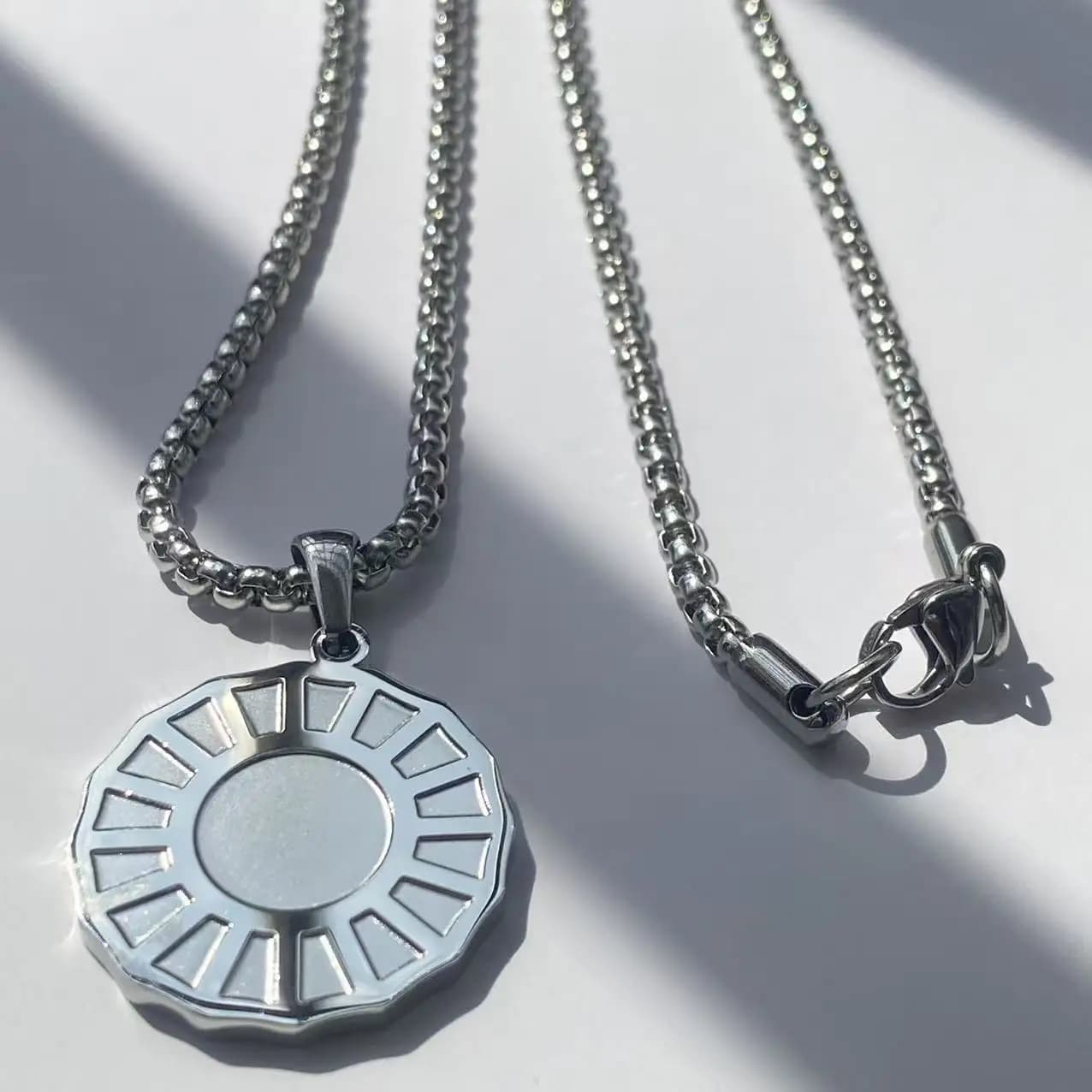 Collier Hip-Hop en Acier Inoxydable de Haute Qualité 'Le Divin Féminin' – Accessoire Tendance Commém