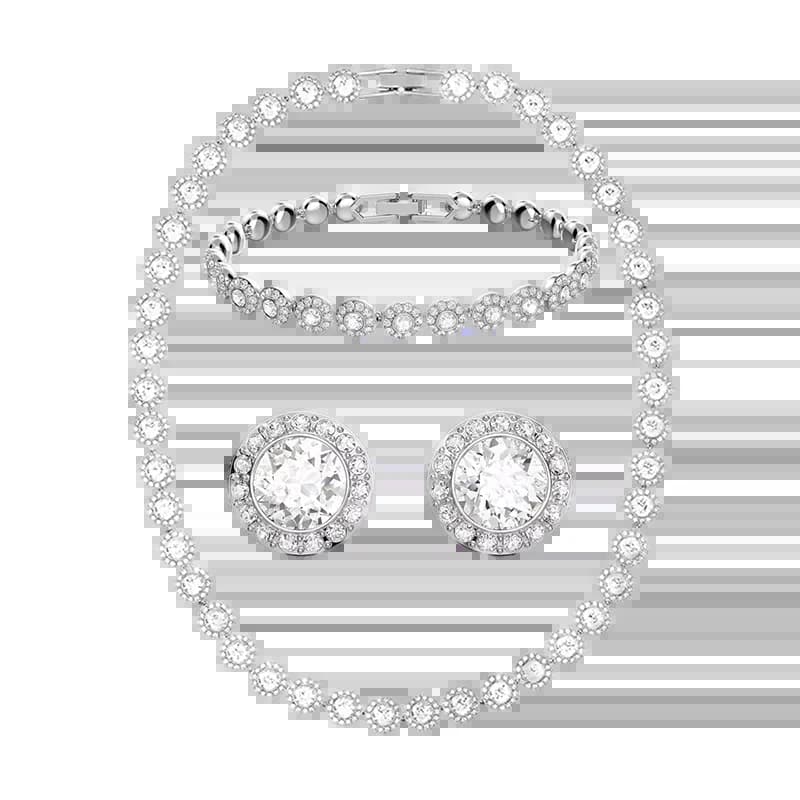 L'ensemble de bijoux de luxe léger comprend un ensemble de boucles d'oreilles, bracelets et colliers