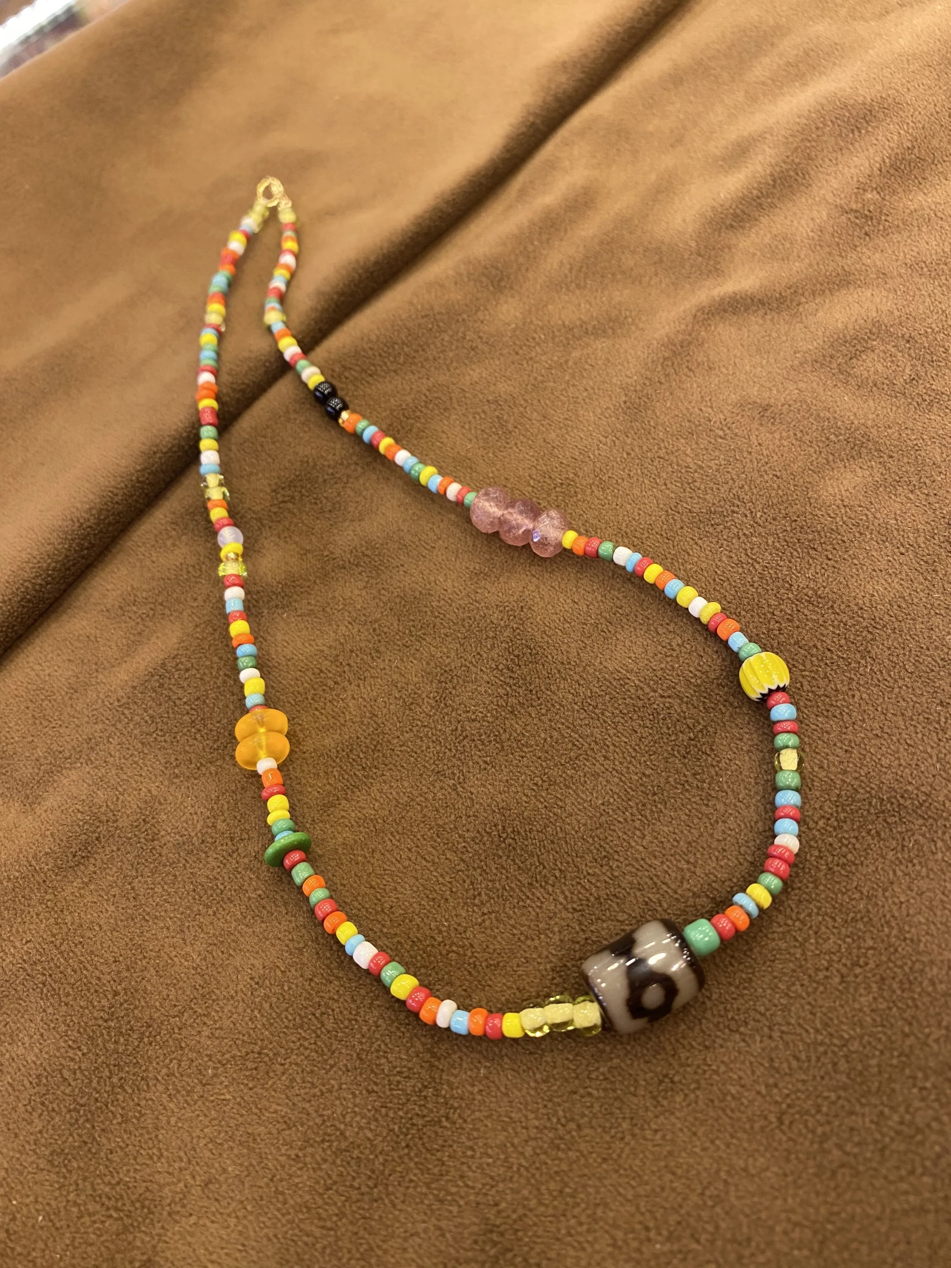 Collier bohème coloré en perles Dopamine