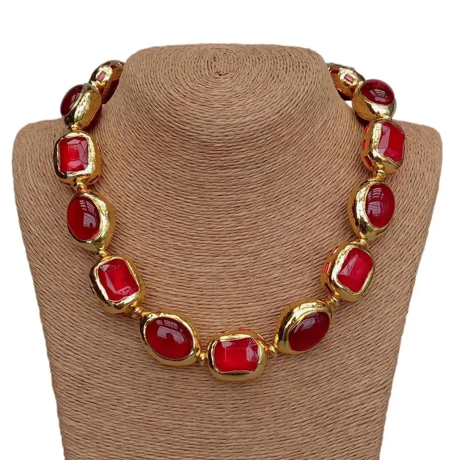 Collier en forme de pépite de 20x25mm, en agate rouge, en quartz, plaqué or, à bords dorés