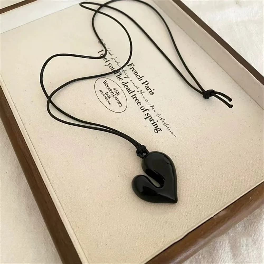 Grand collier pull en forme de cœur d'amour irrégulier, corde noire, Long, cadeau pour ami, couleur