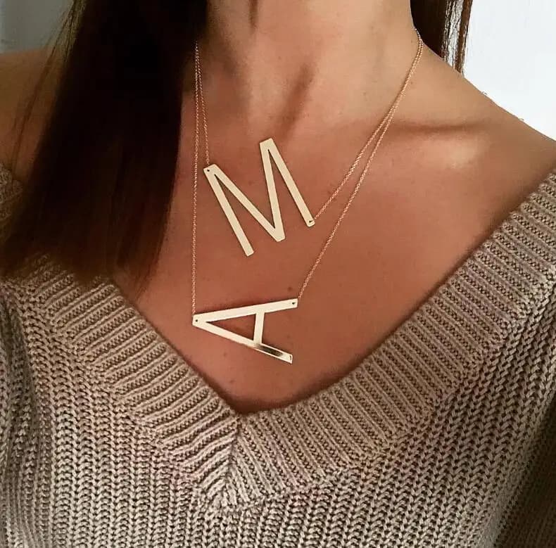 Grand collier initiaux 100% bijoux en acier inoxydable