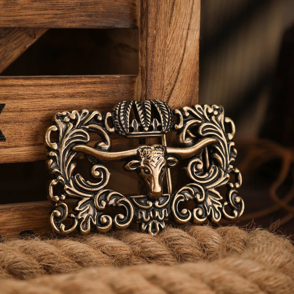 Une boucle de ceinture en métal de style occidental, une boucle de ceinture unique et rétro
