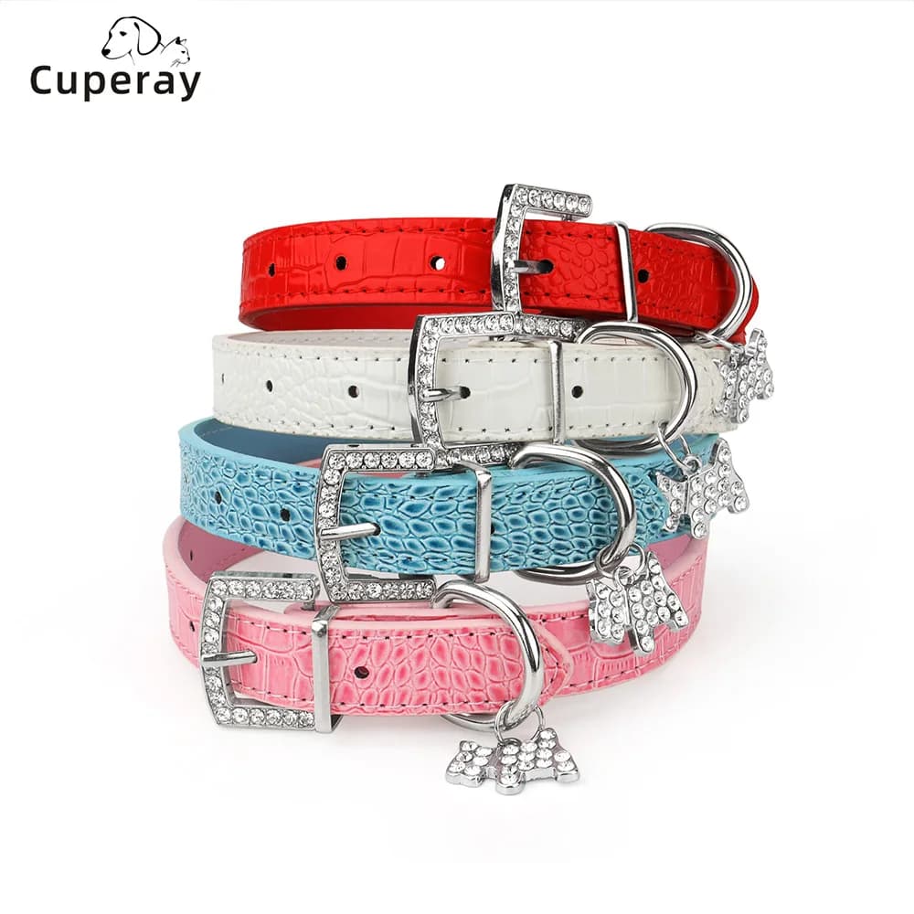 Petit collier de chien durable en cuir PU rembourré colliers pour animaux de compagnie avec pendentif chiot et boucle en strass pour petits, moyens et grands chiens et chats