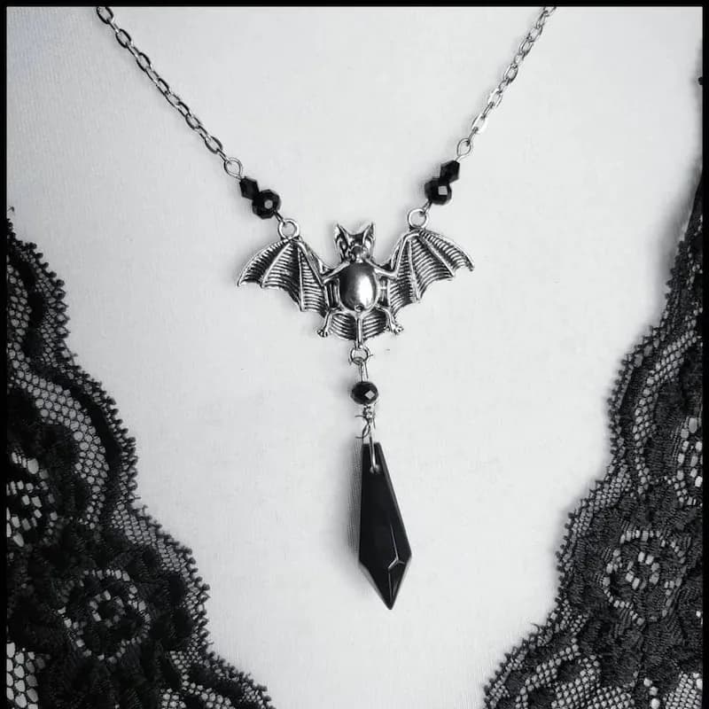 Collier chauve-souris en verre noir élégant, cristal, créativité victorienne, magnifique Punk Goth, bijoux de déclaration, cadeau d'halloween pour femmes