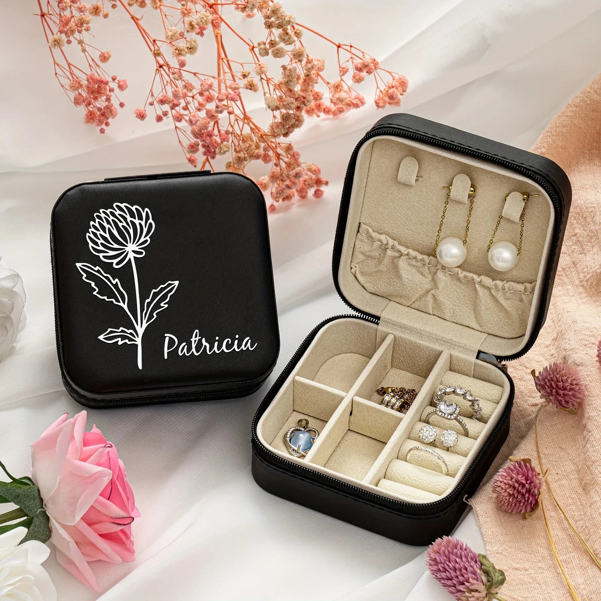 Boîte de rangement de bijoux avec nom personnalisé, boîte-cadeau de fleur d'anniversaire pour femmes, boîte de rangement de bijoux en cuir PU personnalisée 1 pièce