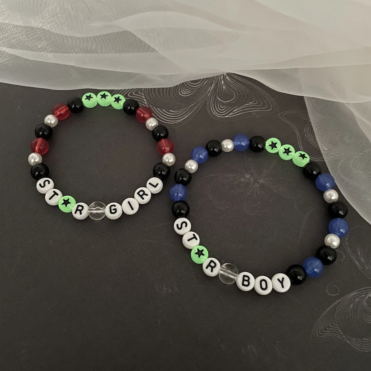 Bracelets faits à la main avec lettres pour hommes et femmes, perles acryliques, bracelets Shoes réglables, HipHop Star, fille et garçon, livraison directe