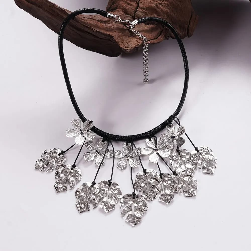 Collier à franges en forme de cascade fait à la main, pendentif en pierre de colle de haute qualité, bijoux pour femmes, accessoire de fête de personnalité Unique
