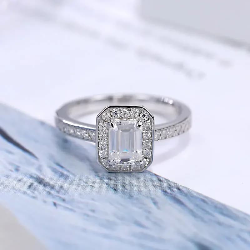Bague de fiançailles LinkerLove en argent S925 avec moissanite taille émeraude 1 carat et halo de pierres latérales