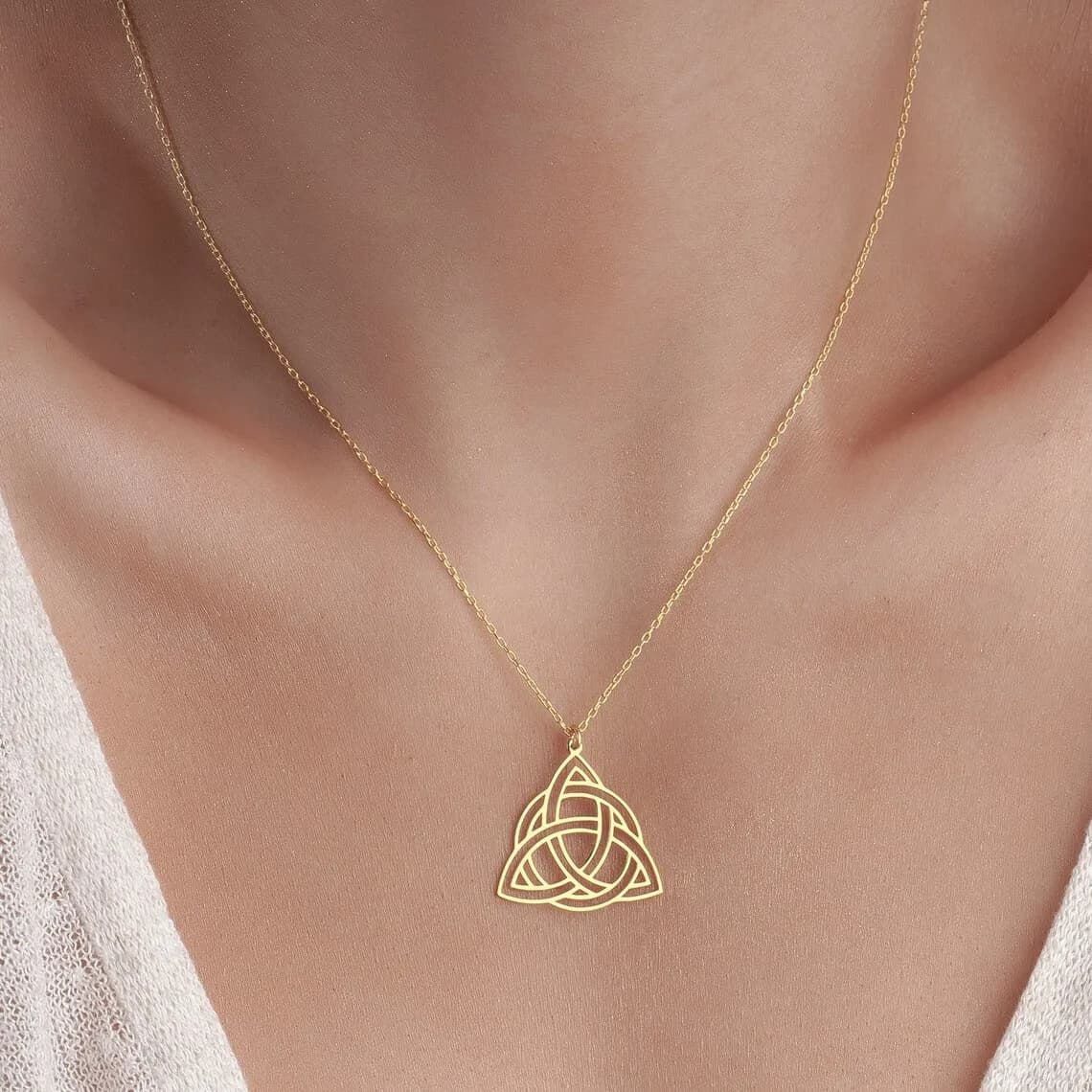 Collier pendentif géométrique avec nœud celtique Viking pour femmes et hommes