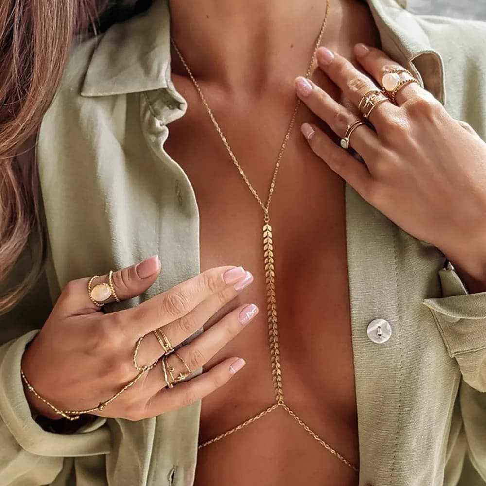 Chaîne de poitrine tendance en forme d'arête de poisson pour femme