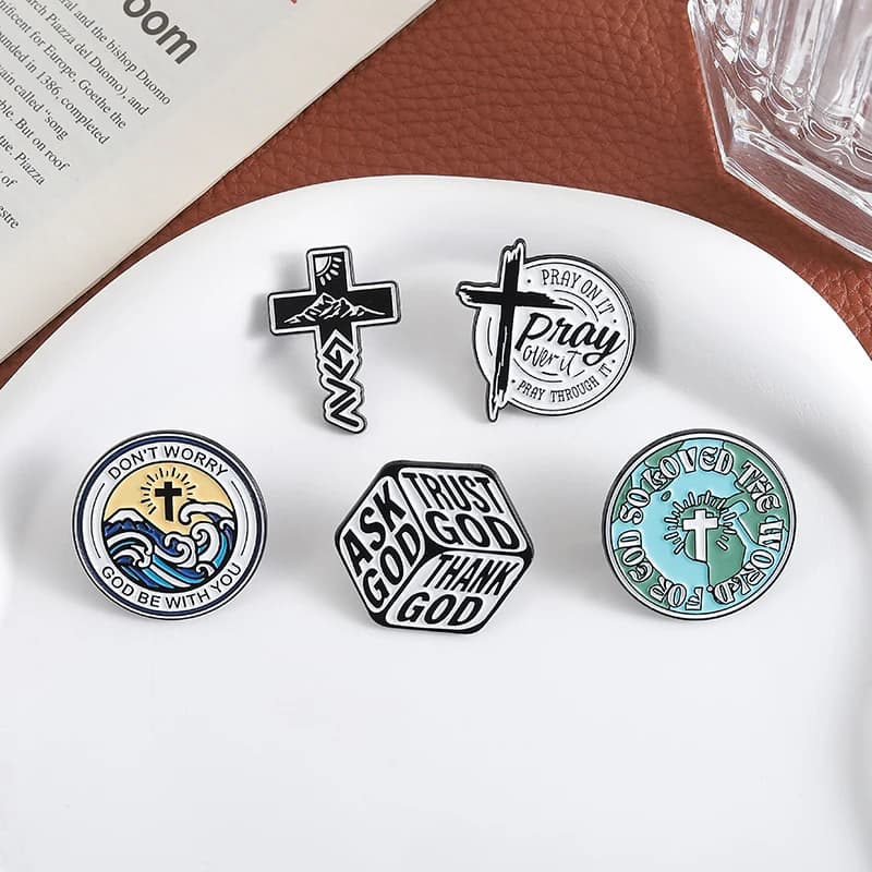 Broche en émail avec croix de jésus, croyance religieuse, demandez confiance, prier, merci, dieu ne vous inquiétez pas, soyez avec vous, broches, Badge à revers, bijoux cadeaux