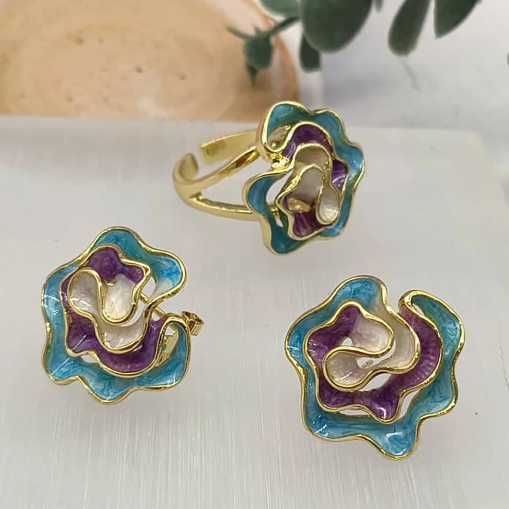 Ensemble de bijoux vintage en émail avec boucles d'oreilles et bague à motif floral