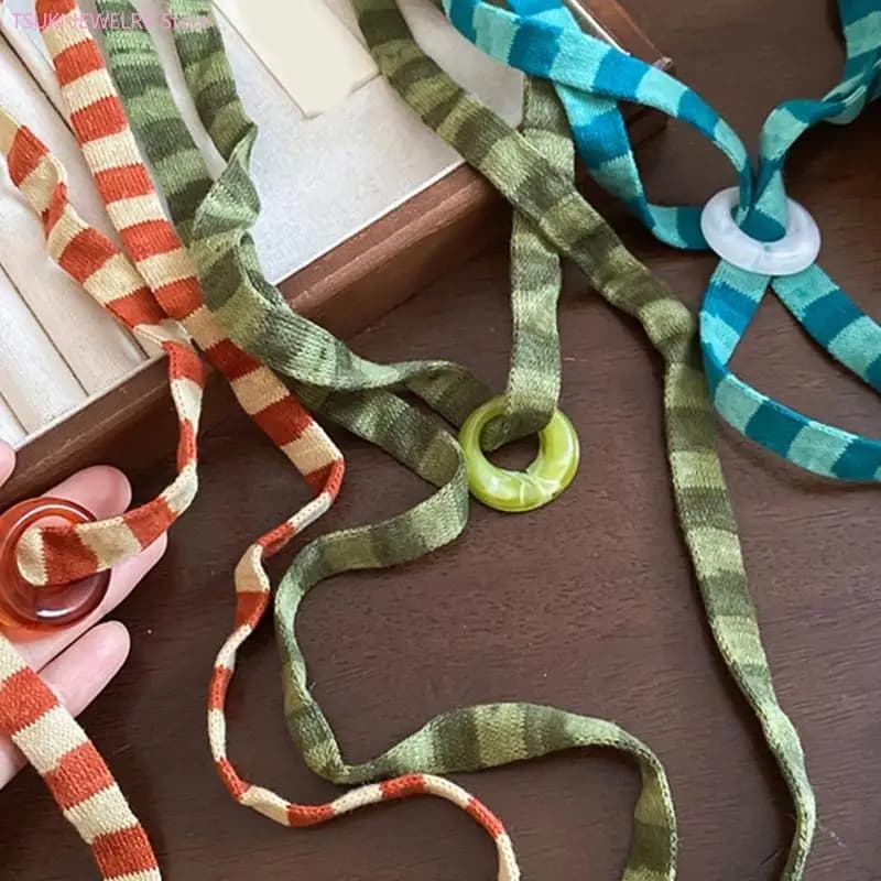 62KE – collier en cordon coton à rayures vibrantes