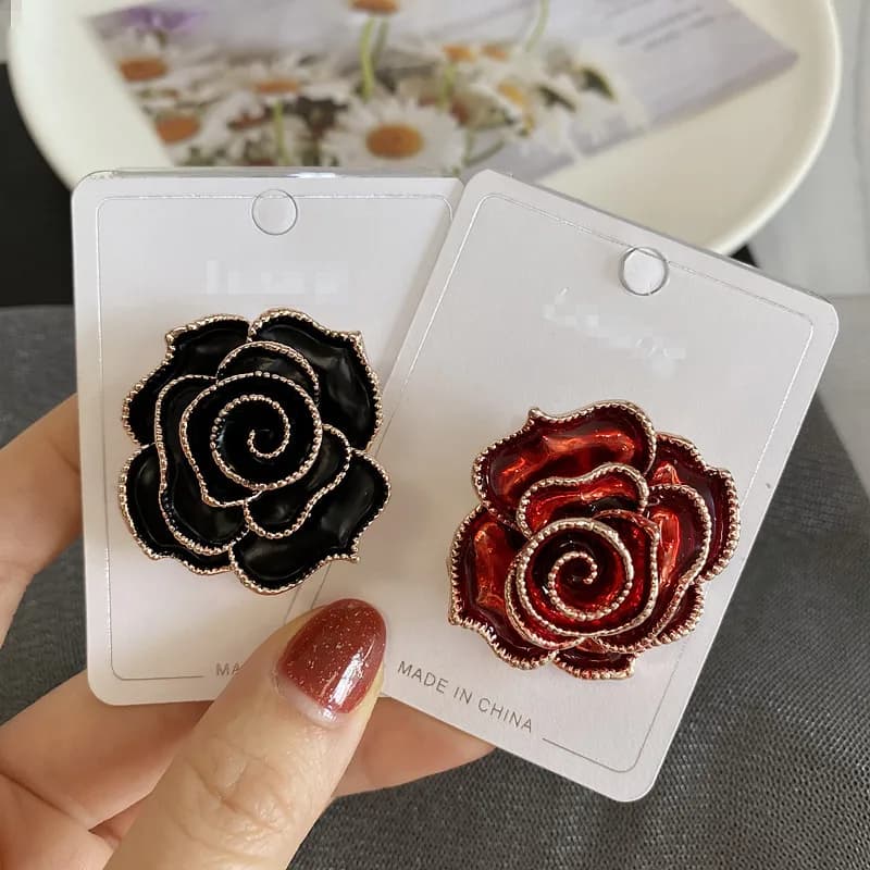 Broche rétro Rose pour femmes, accessoires de bijoux élégants haut de gamme, cadeau de fête, Banquet, fleur de poitrine, nouvelle mode