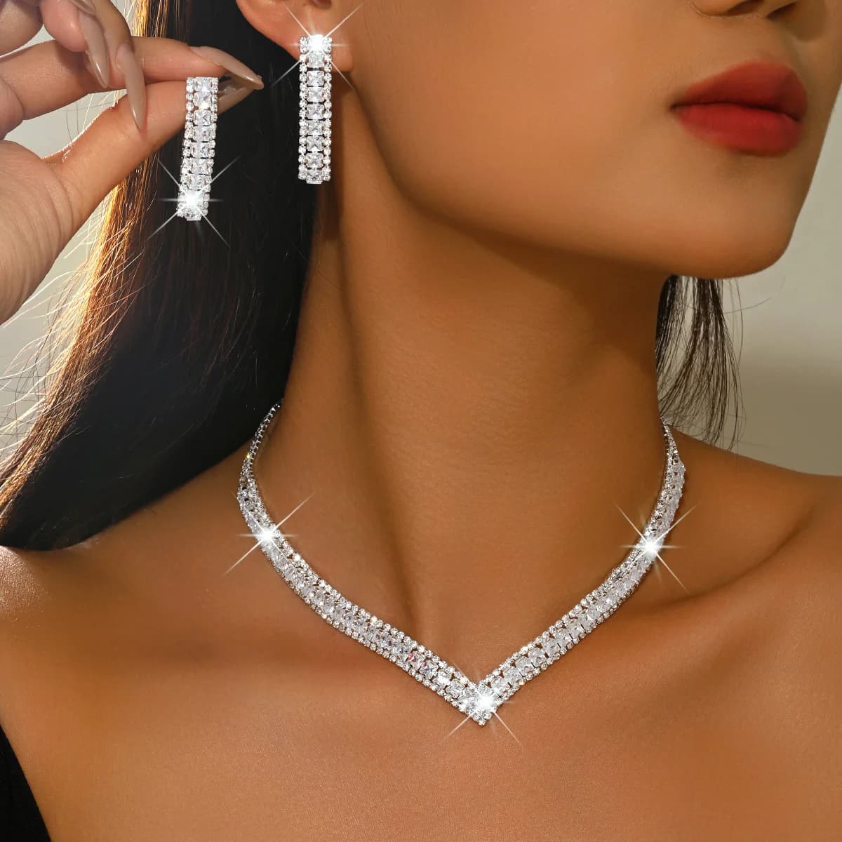 Nouvel ensemble collier et boucles d'oreilles de mariée ultra-brillant en forme de V, écologique et polyvalent, avec chaîne de col en diamant
