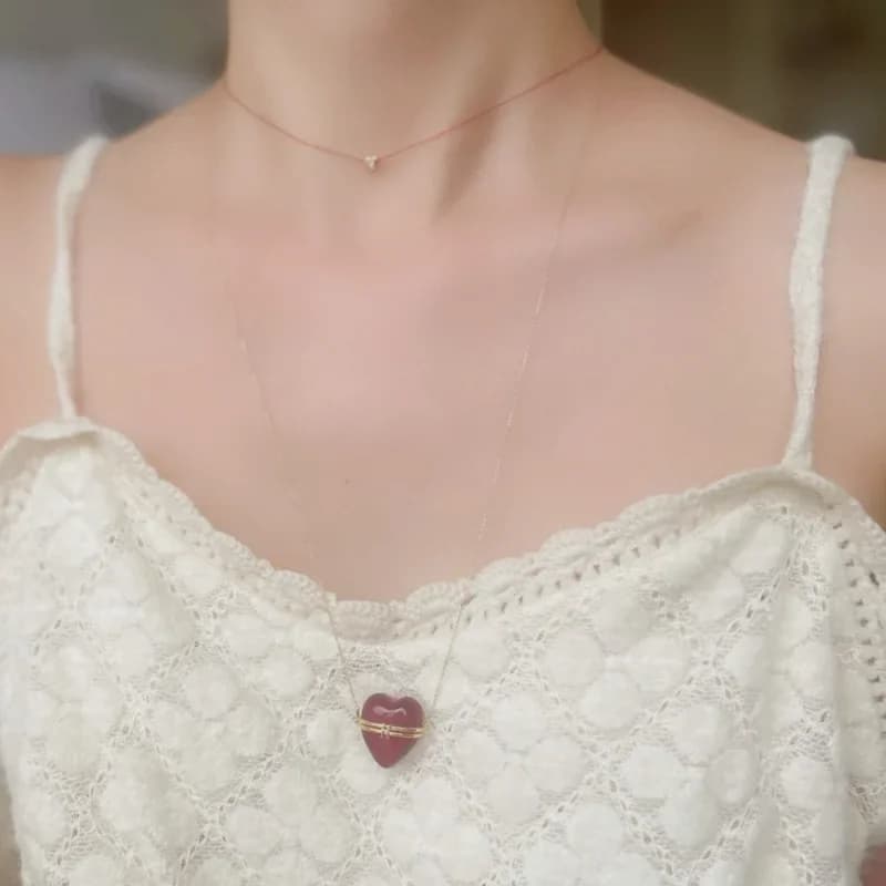 Collier ouvrable en forme de cœur rouge