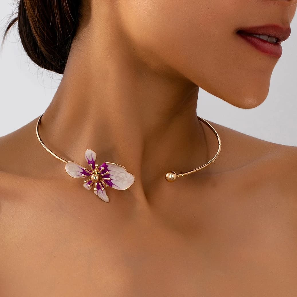 Collier ras du cou pour femme, simple et élégant, avec un motif floral coloré, un bijou doux et romantique, adapté au quotidien et aux vacances