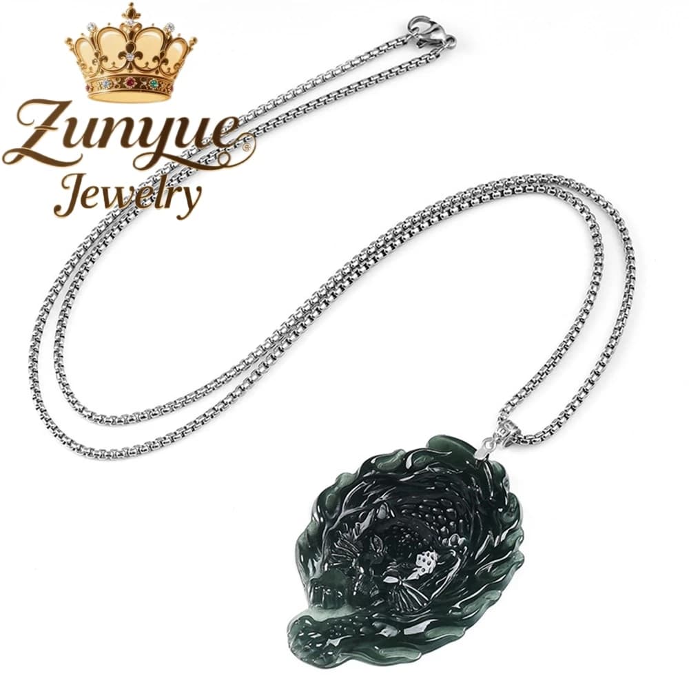 Pendentif Tête de Panthère en Jadeite Bleu Glacé Naturel de Grade