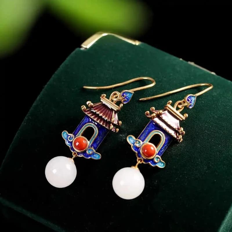 Boucles d'oreilles exquises et luxueuses en forme de cour pour femmes