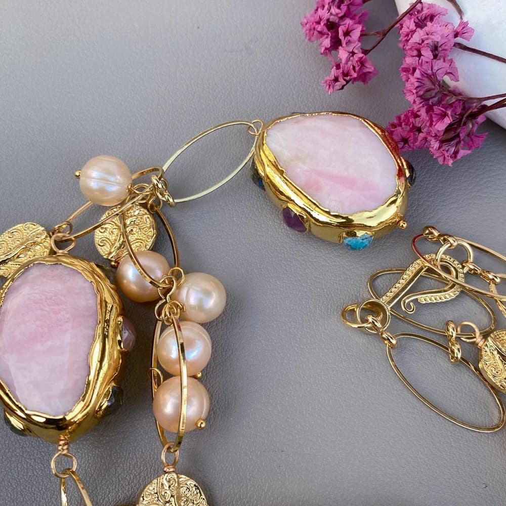 Y·YING Collier statement en perles d'orange cultivées, jade rose et pierre de soleil, bijoux de créateur