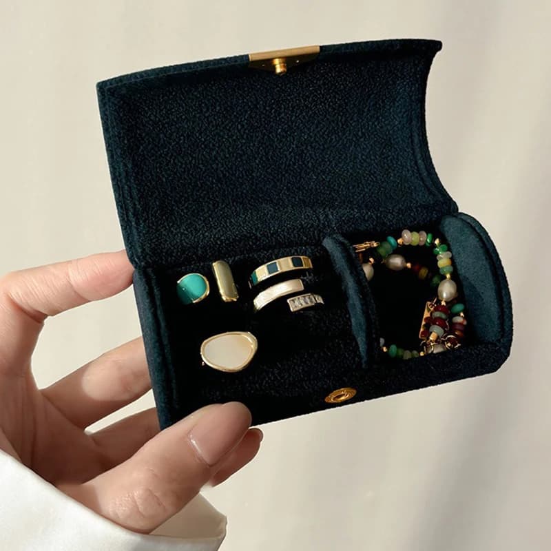 Mini boîte de rangement de bijoux Portable exquise pour les voyages d'affaires des femmes, boîte à bijoux de luxe légère Anti-oxydation avec bague en velours