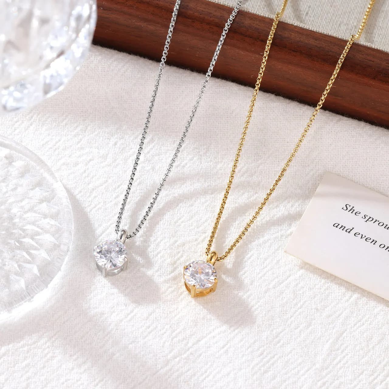 Collier avec pendentif en acier inoxydable et Zircon