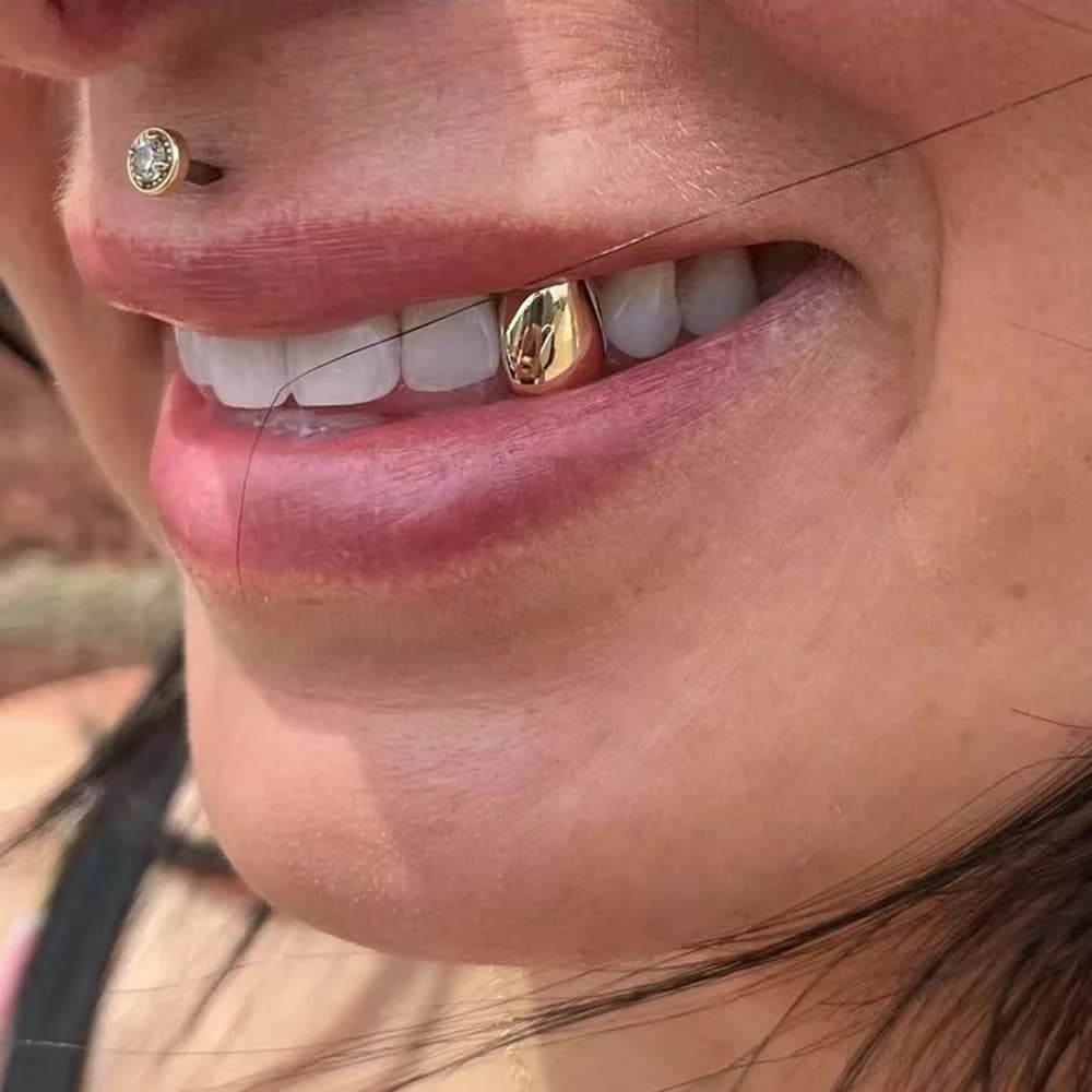 RACHELZ HipHop classique simple dents Grillz bouchons de dents dorées décor 14K plaqué or grilles dentaires bijoux de corps pour femmes hommes