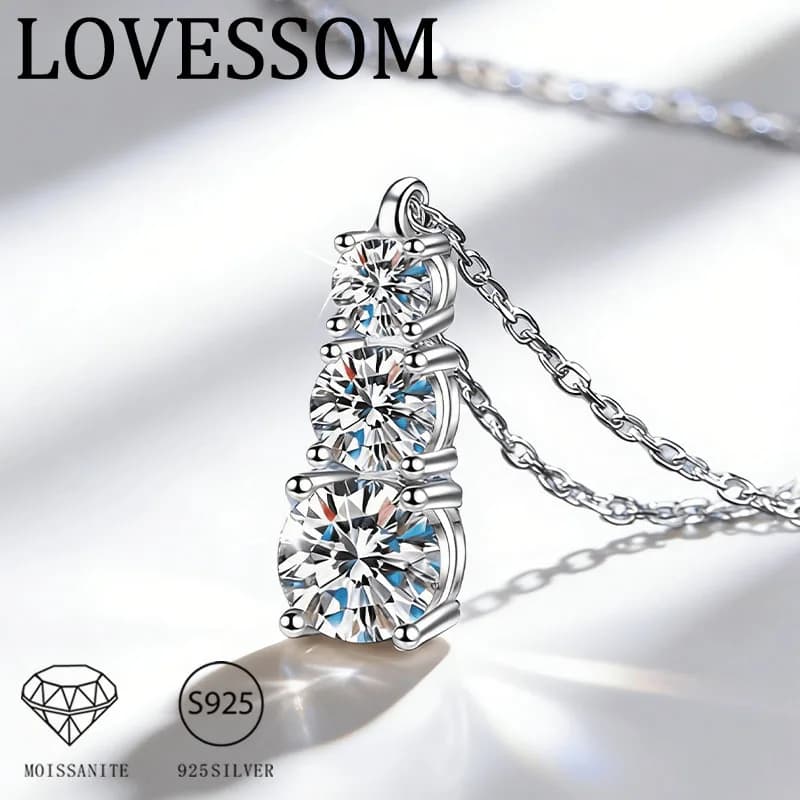 Un collier pendentif en argent sterling 925 avec 1,8 carats de moissanite, au design tendance, classique, élégant et très stylé.