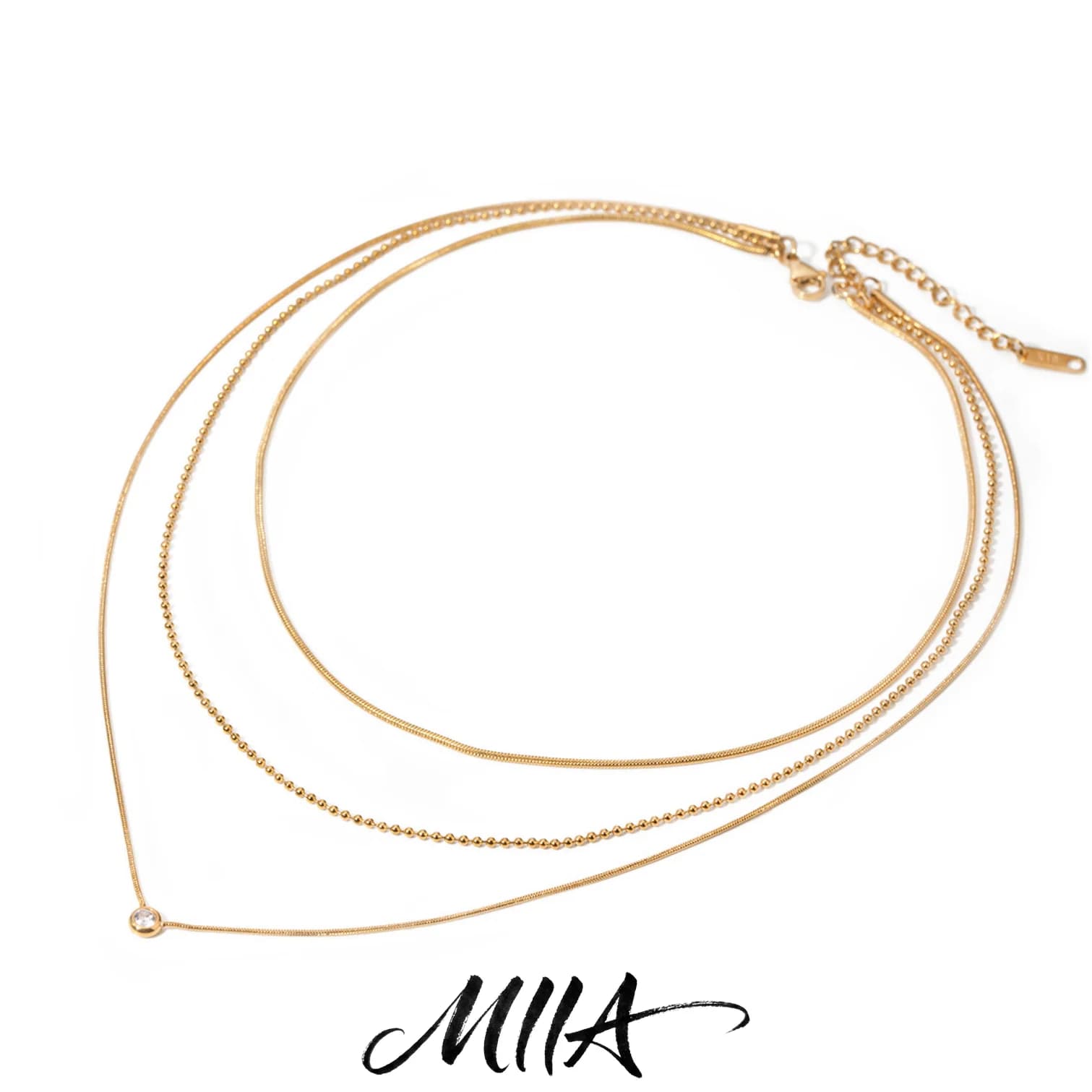 Miia Collier à trois couches en acier inoxydable plaqué or 18 carats avec pendentif rond en zircone cubique blanche