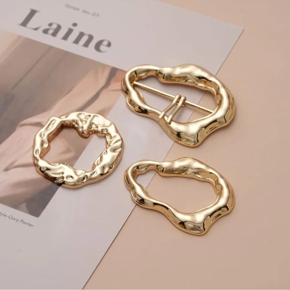 Boucles luxueuses de couleur or brillant, grandes boucles de forme irrégulière, boucles de ceinture pour manteau pour femme