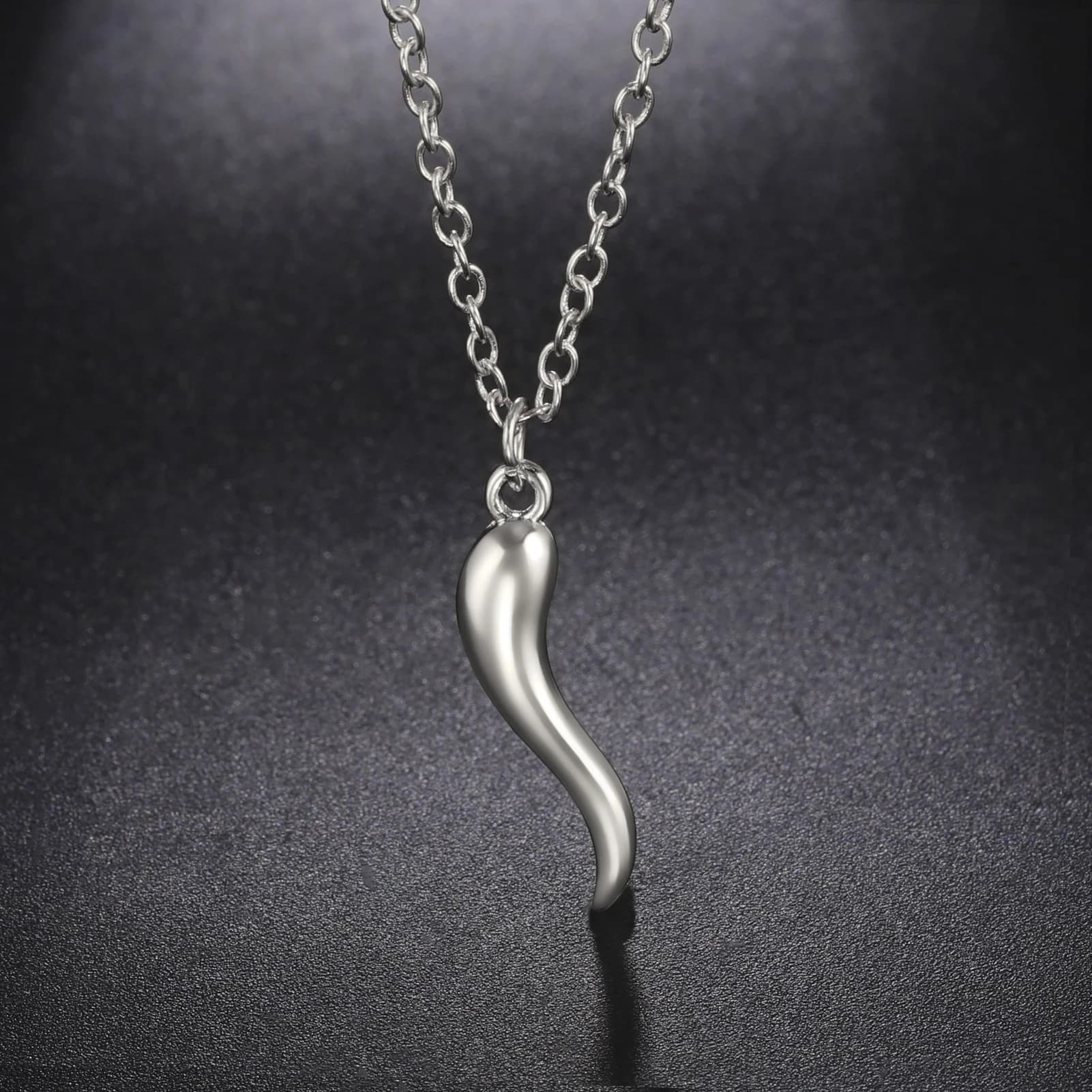 Teamer collier homme/bijoux femme Chanceux Corne Italienne Collier pour Femmes Hommes Bonne Chance Amitié Et Rêves Pendentif Collier Bijoux Bijoux Cadeaux en gros bijoux femme tendance 2022